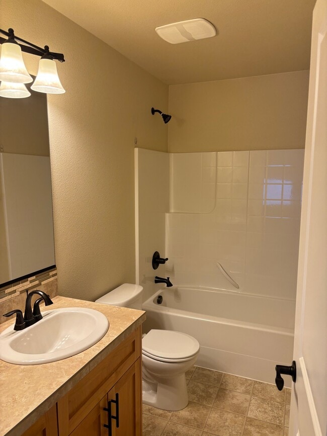 Building Photo - 14319 SW Rancher Ln
