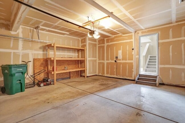 Building Photo - Low-Maintenance Northgate Home with Loft, Fireplace, and Mountain Views