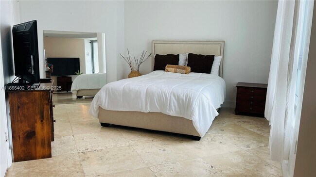 Building Photo - 350 S Miami Ave