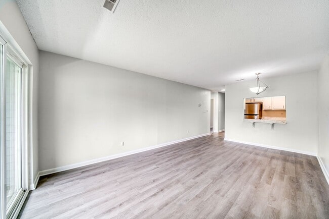 Building Photo - 307 Railroad St