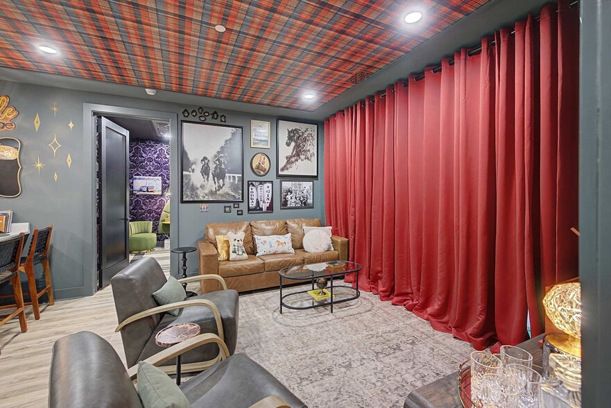 Building Photo - 245 Hermitage Ave