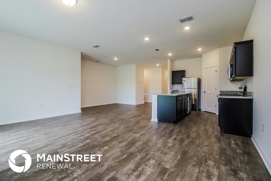 Building Photo - 3022 Neverland Dr