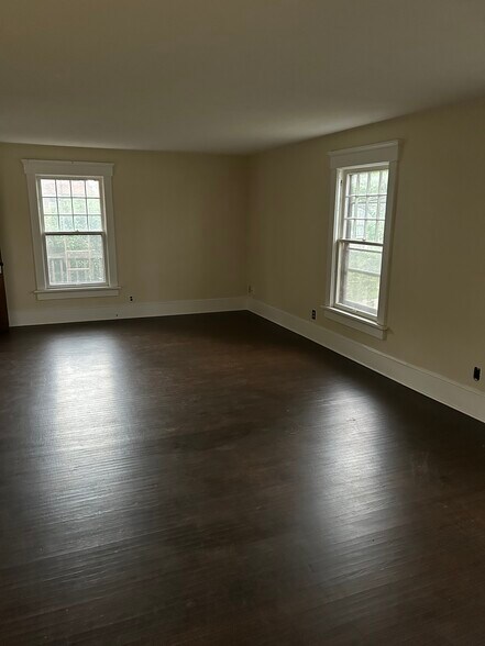 Building Photo - 1725 Woodland Ave NW