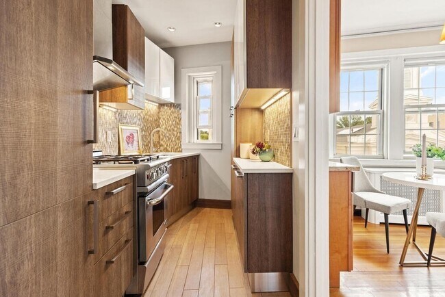 Building Photo - 3 Arlington St