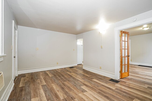 Building Photo - 753 1/2-2009-2002 Sullivant Ave