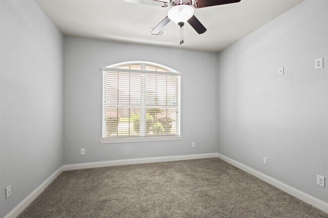 Building Photo - 13415 Lake Arlington Rd