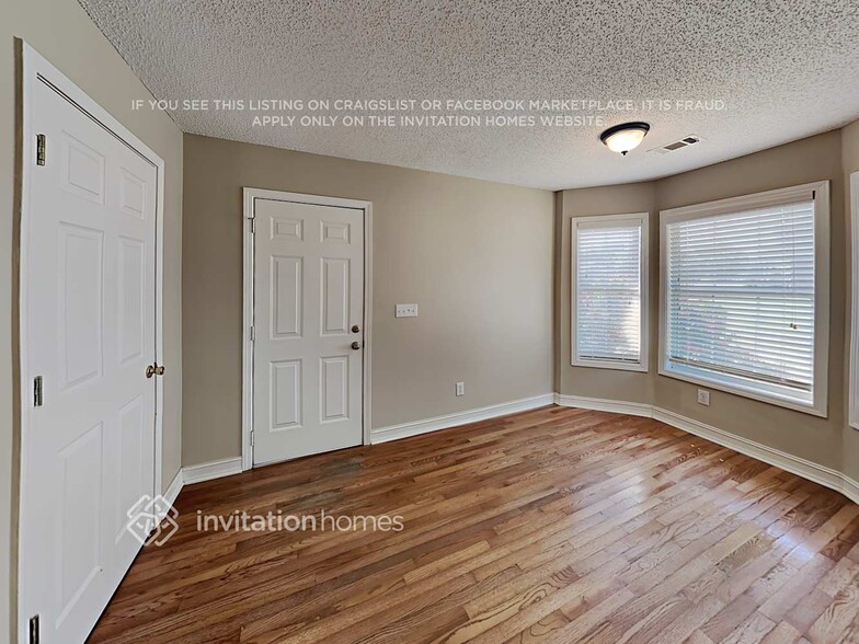 Building Photo - 1121 Sutton Dr