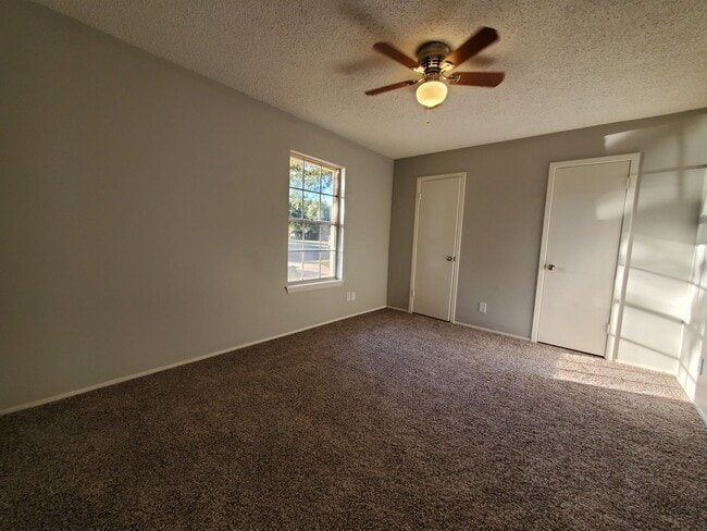 Building Photo - Cozy 2 bed, 2 bath home in SOUTHLAND PARK ADDITION AVAILABLE NOW!