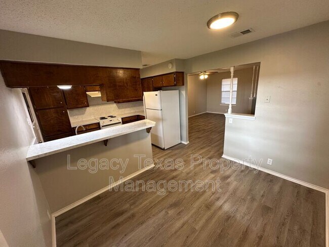 Building Photo - Apt A 1116 N Nolan River Rd - Apt A