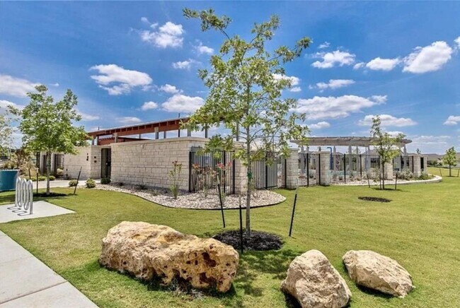 Building Photo - 1015 Vista View Dr