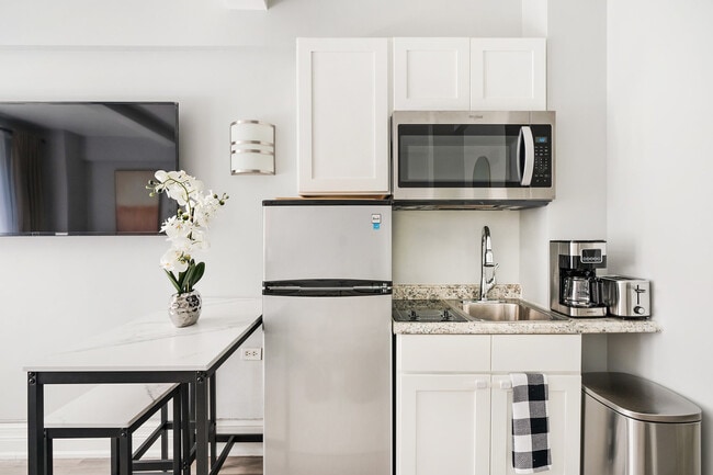 Building Photo - 240 W 73rd St