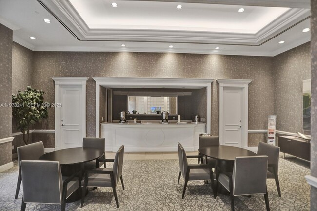 Building Photo - 2000 Island Blvd