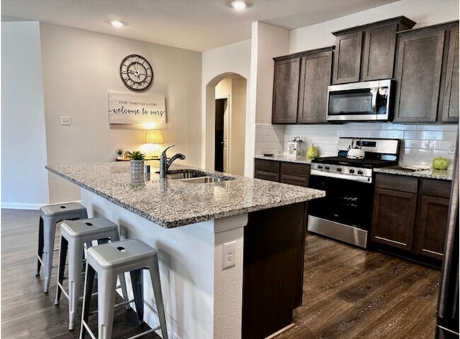 Building Photo - Like New 1 story 4 bedroom home just off D...