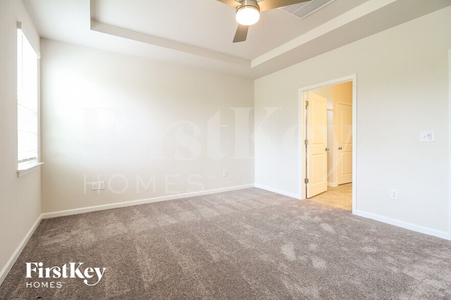 Building Photo - 905 Birchcrest Wy