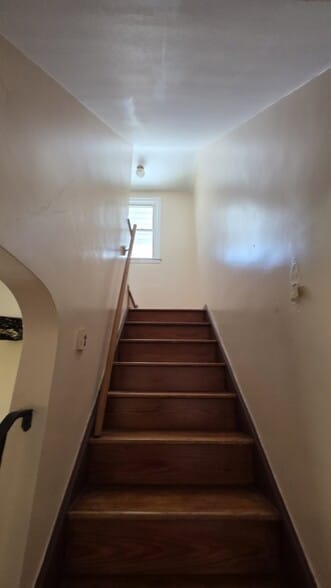 Building Photo - 20831 Morris Ave