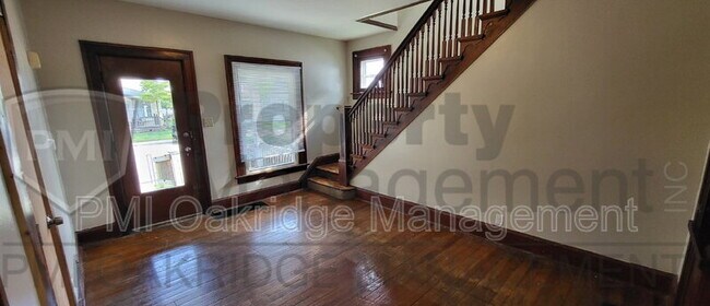 Building Photo - 829 Camp St