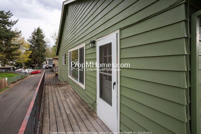 Building Photo - Updated Second-Story Two Bedroom Home In Beaverton!