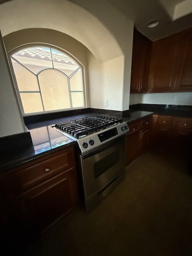 Building Photo - AVAILABLE NOW! Outstanding 3 Story Home!