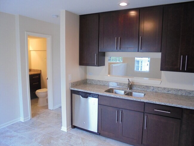 Building Photo - 1065 Manchester Cir