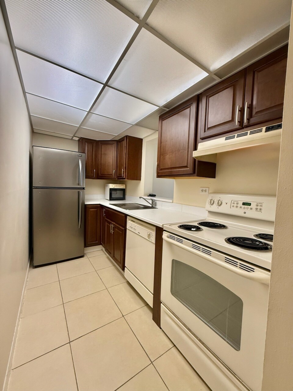 Kitchen - 1720 NW North River Dr