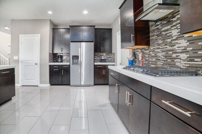 Building Photo - SUMMERLIN - FULLY FURNISHED - ALL UTILITIE...
