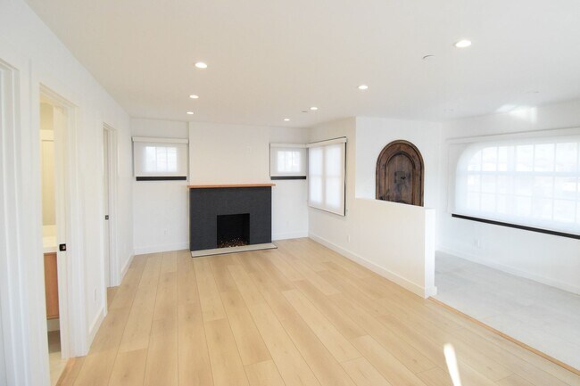 Building Photo - 317 Ocean Park Blvd