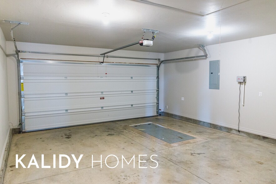Building Photo - 5216 Bing Cir