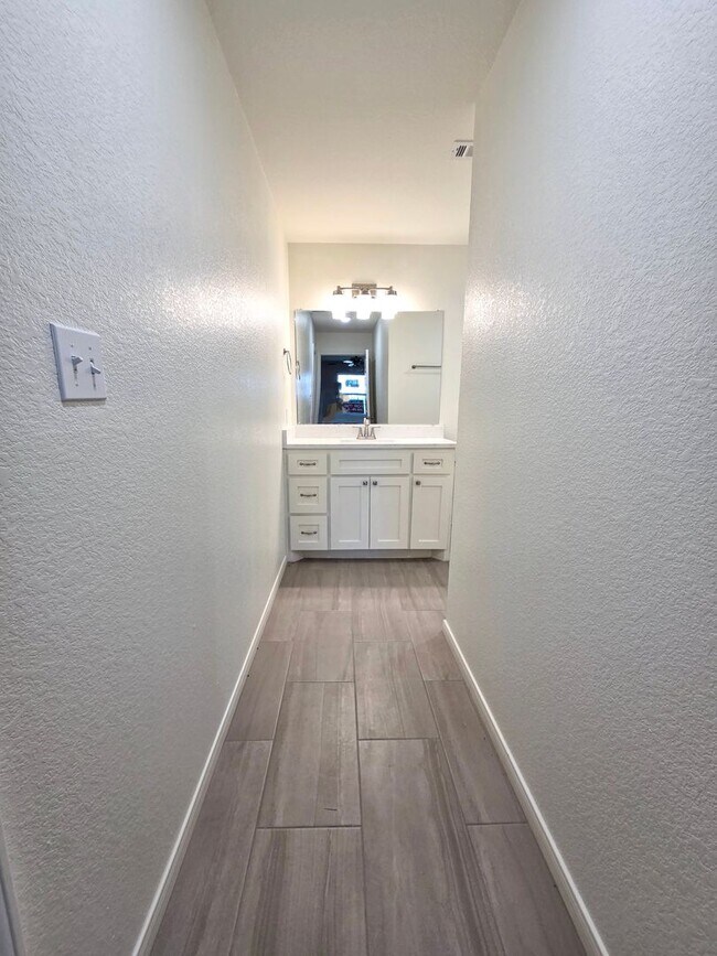 Building Photo - Beautifully Renovated 2-Story Home in Kemp...