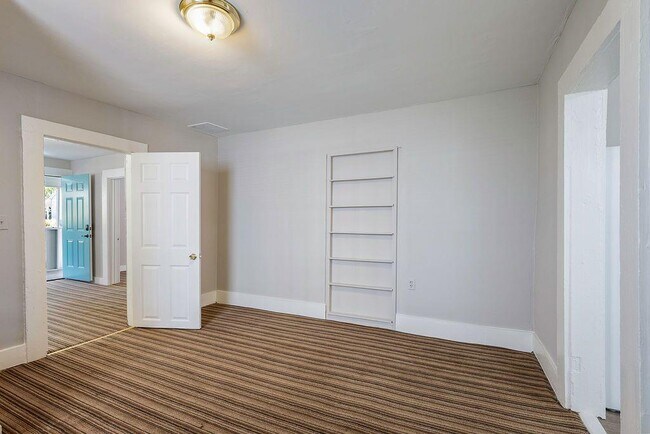 Building Photo - 184 Dahlia Ave NW