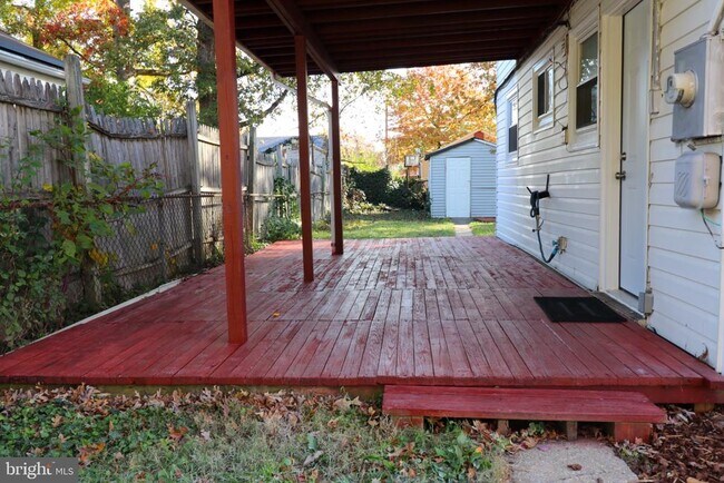 Building Photo - 407 N Horners Ln