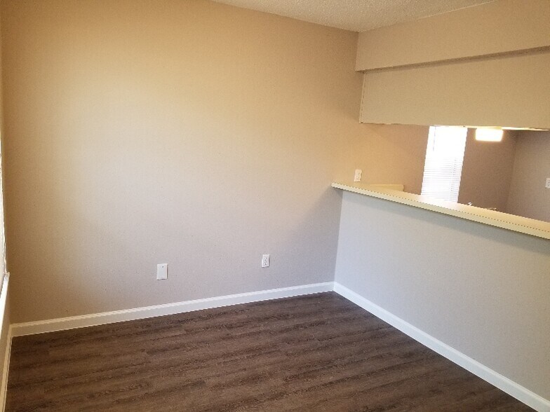 Building Photo - 13138 Los Espanada St