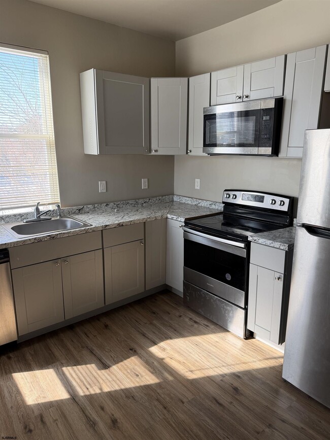 Building Photo - 120 N Congress Ave