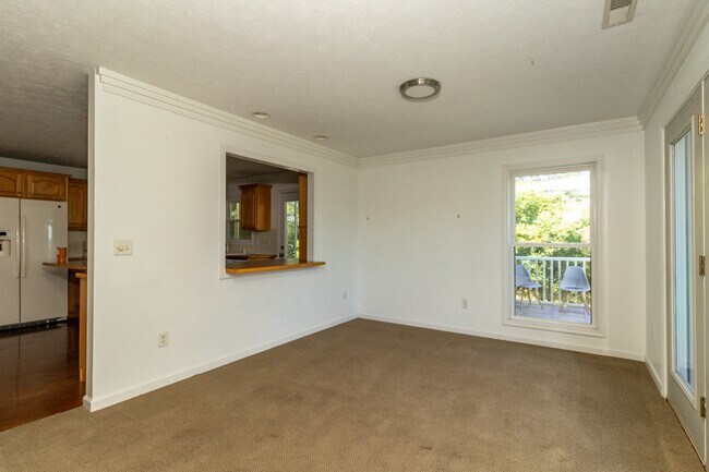 Building Photo - 2084 Allenridge Dr