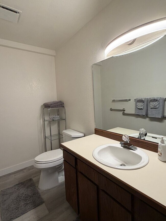 Building Photo - Furnished 2 Bedroom 1.5 Bath Condo on the Roaring Fork River