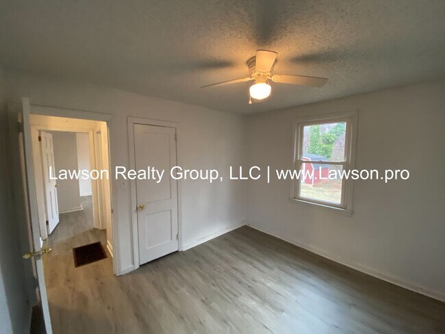 Building Photo - Well Maintained Three Bedroom with Fenced Yard and Shed
