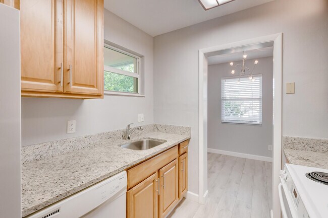 Building Photo - 2591 NE 55th Ct