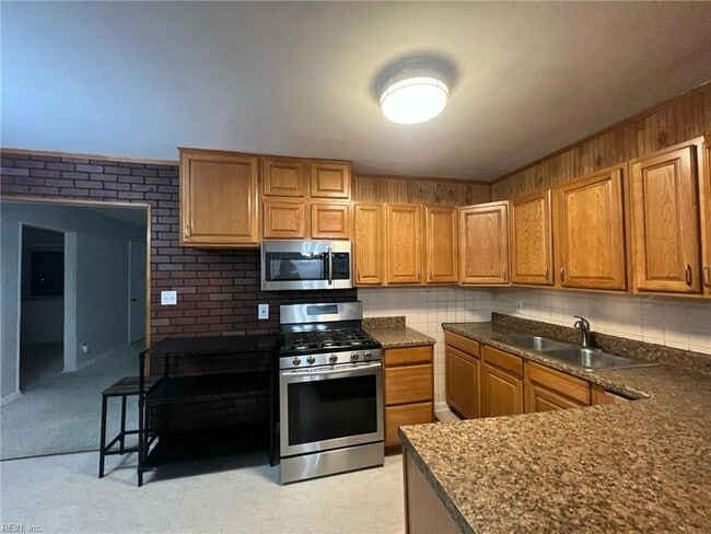 Building Photo - 4556 Dora Cir