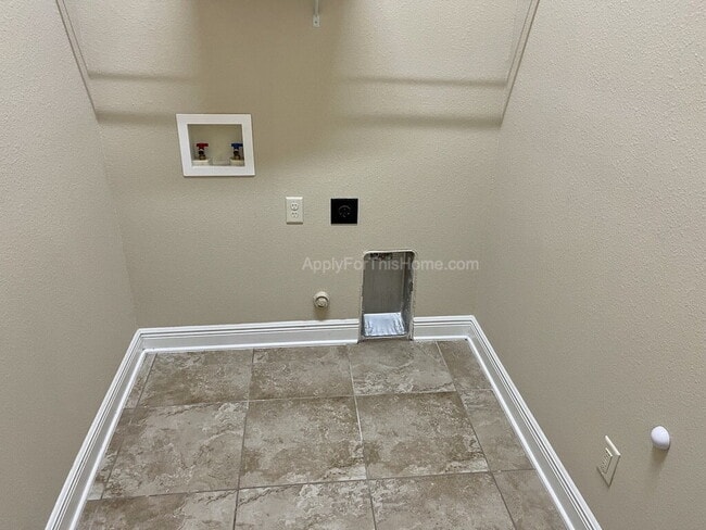 Building Photo - Single Family Dream Home in Gated Community