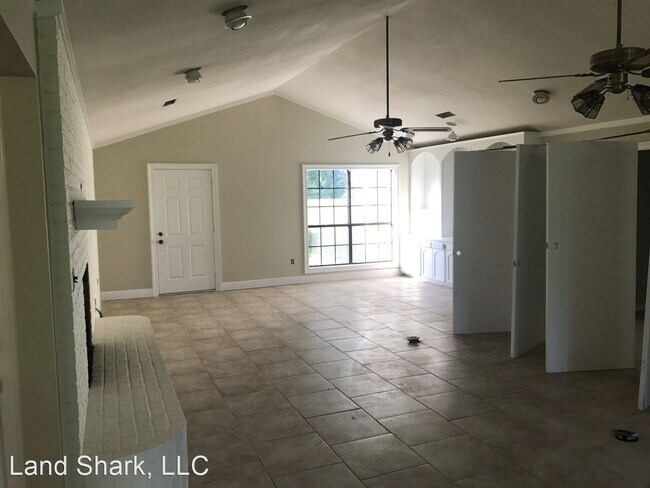 Building Photo - 3 br, 3 bath House - 11094 Highway 165 North