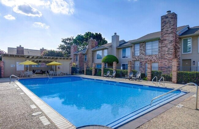 Building Photo - 2503 Bering Dr