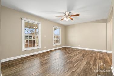 Building Photo - 924 Thornton Ln