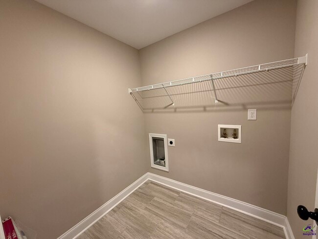 Building Photo - 313 Creek Ridge Dr