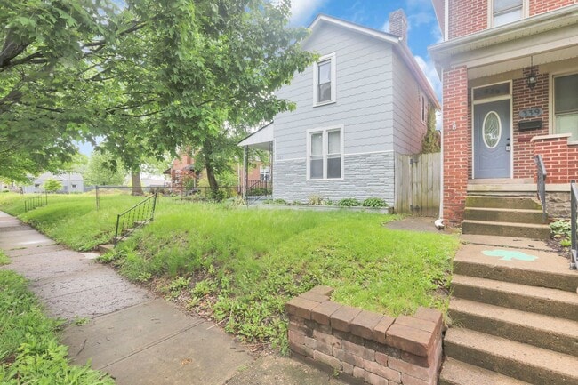 Building Photo - 341 E Markison Ave