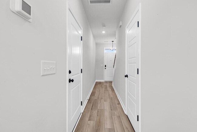 Building Photo - 408 Ireland Way
