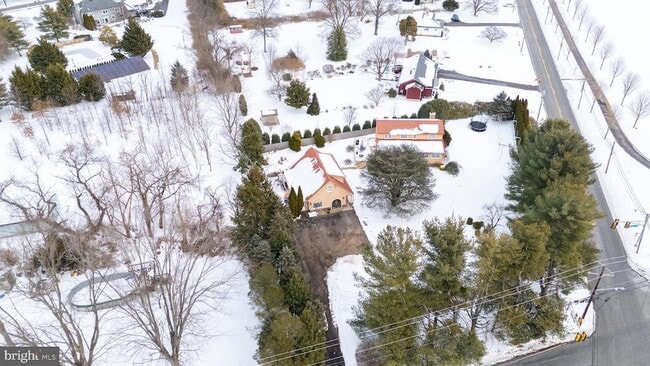 Building Photo - 341 Gordon Rd