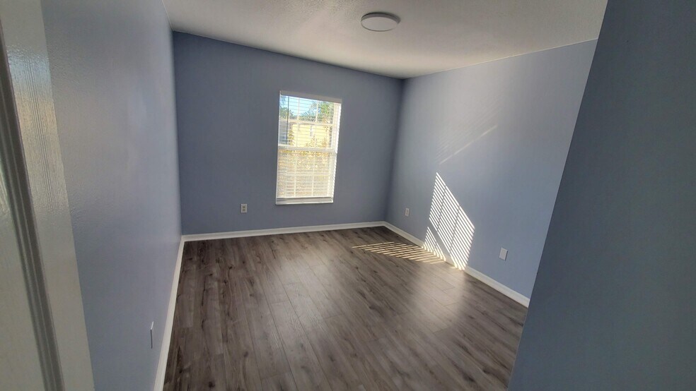 Building Photo - 8007 Sutton Terrace Ln