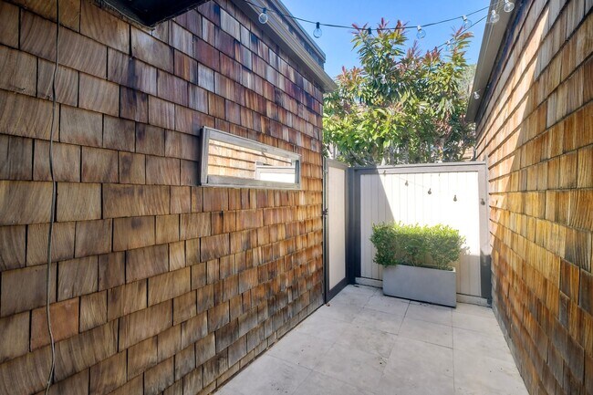 Building Photo - 2239 Del Mar Scenic Pkwy