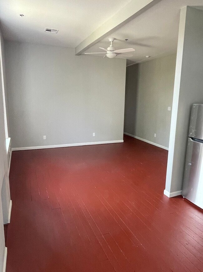 Building Photo - Newly Renovated Unit in Historic Building