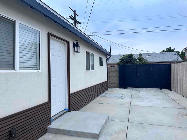Building Photo - 14768 San Fernando Mission Blvd