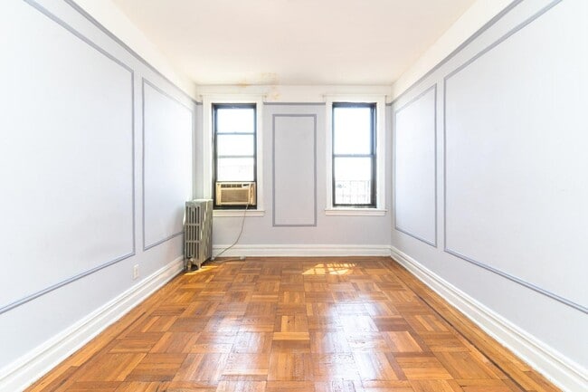 Primary Photo - 240 Crown St